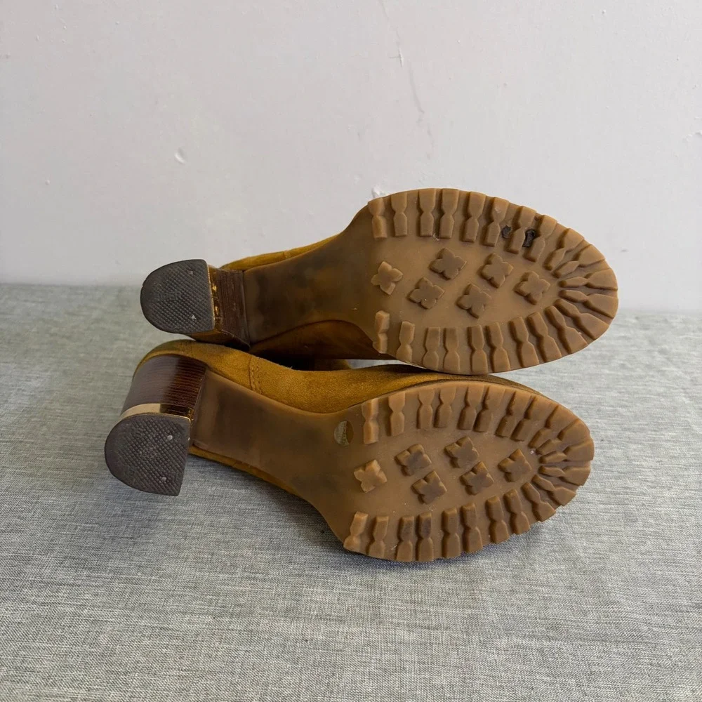 Tory Burch Booties Womens 6.5 Tan Suede Chelsea Block Heel Lug Sole Gold Logo